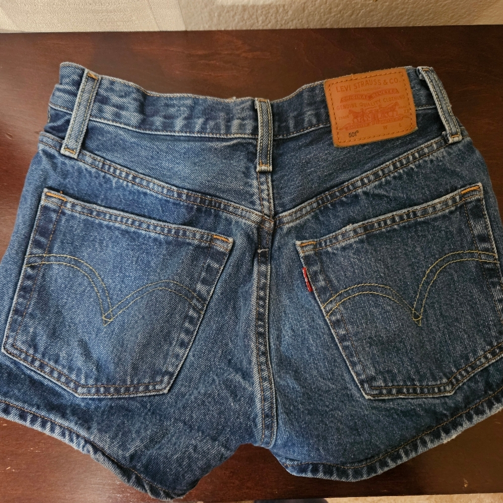 Levis shorts size 24/25